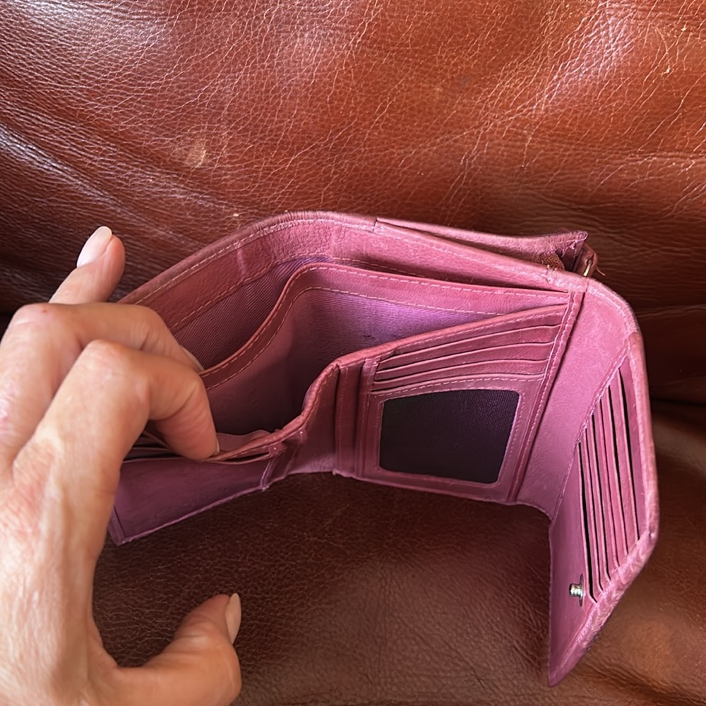 Firenze Trifold Wallet - Picture 7 of 9